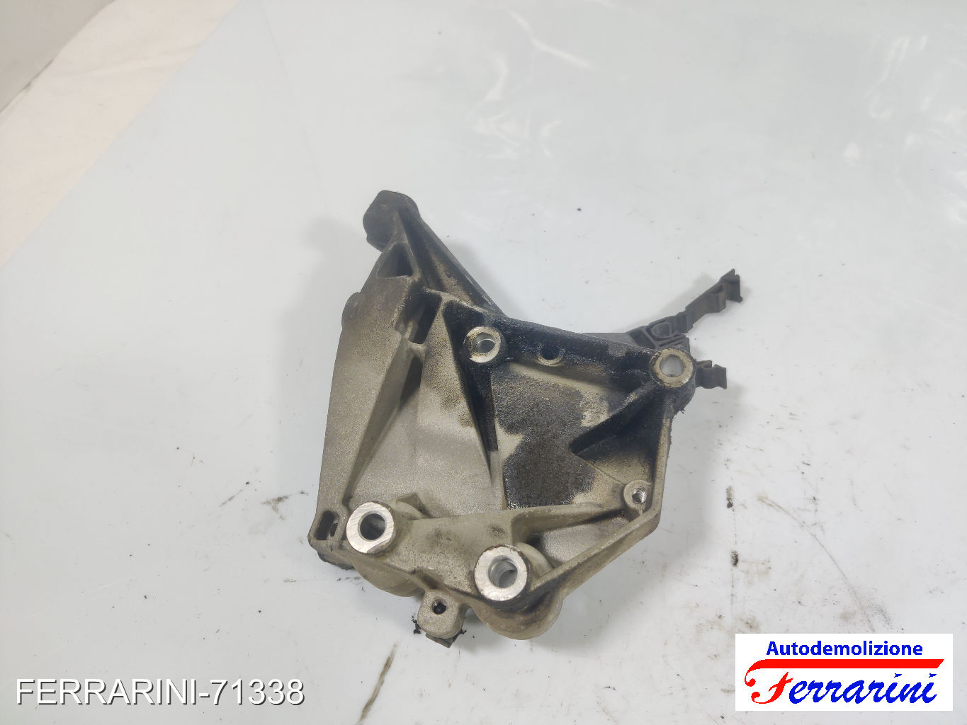 supporto alternatore 940A3000 ALFA ROMEO GIULIETTA 940 1.6 JTDM 2010-2016