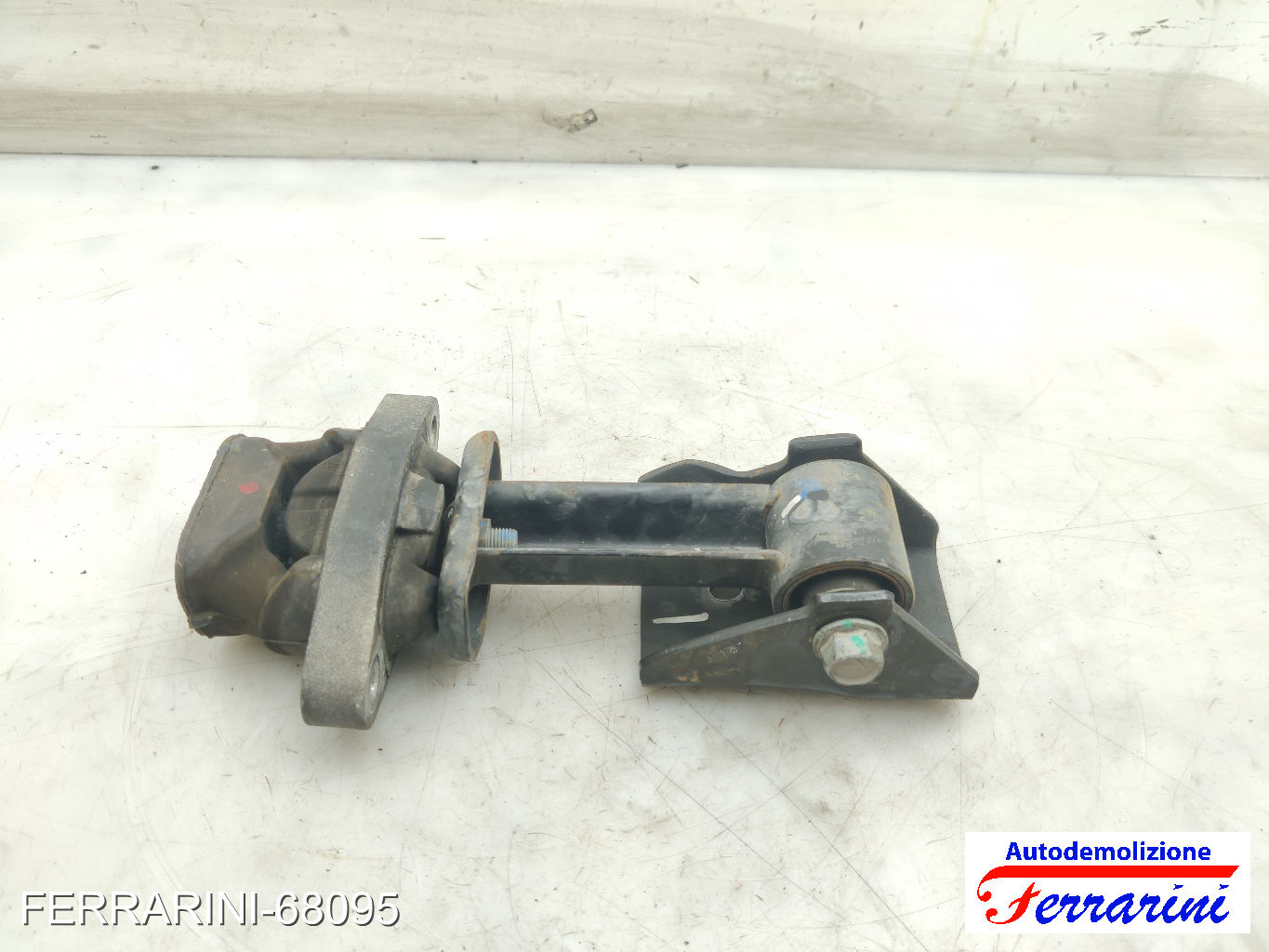Supporto Motore MAZDA 6 SW GY 2.0 DI 2002-2005 GJ6A39040B, GJ6A39040A, GJ6A39040