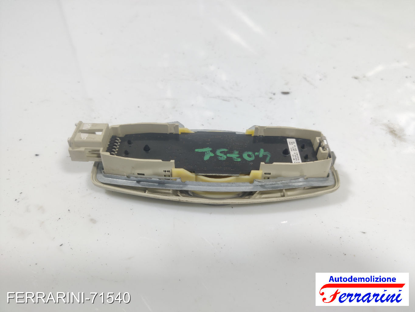 Plafoniera FORD FOCUS 3 TURNIER 2010-2023 posteriore, post, retro, centrale