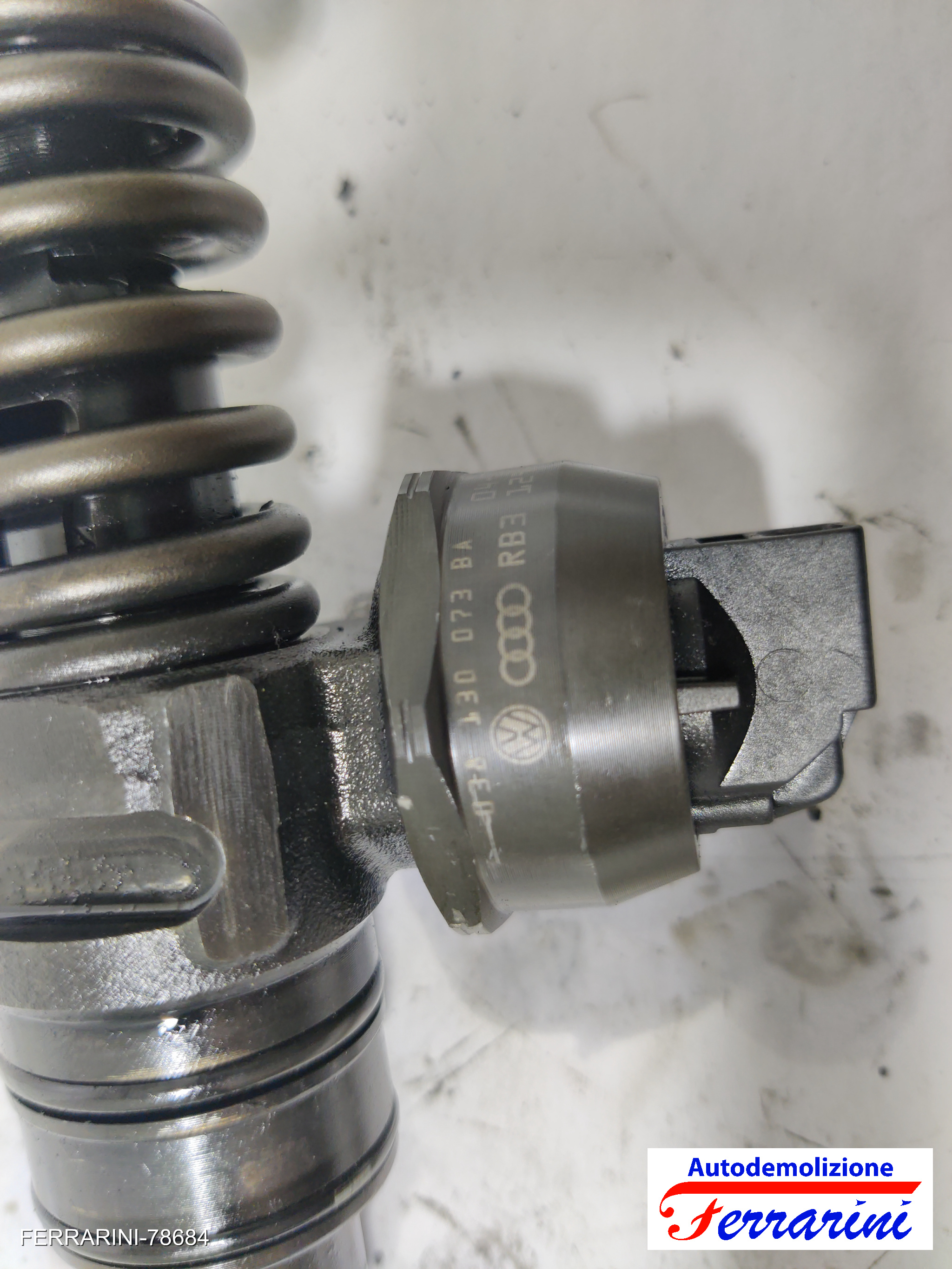 Iniettore VW PASSAT VARIANT 3B6 1.9 TDI 2000-2005 0414720216, PDB013, 330073BA 9