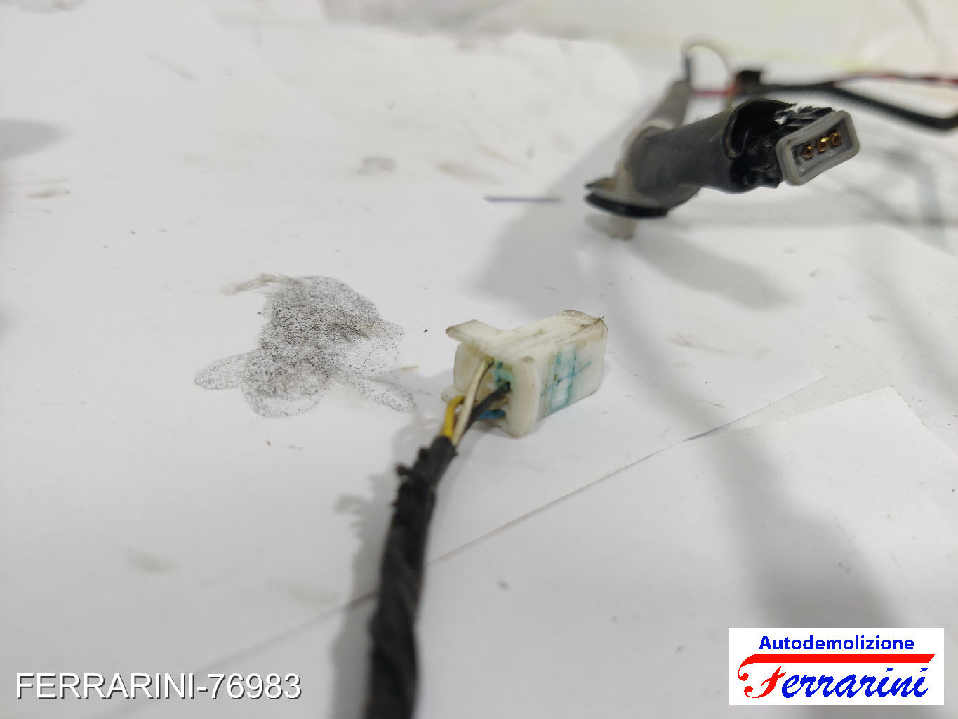 Cablaggio porta anteriore destra TOYOTA IQ J1 1.0 2009-2015 8215174090
