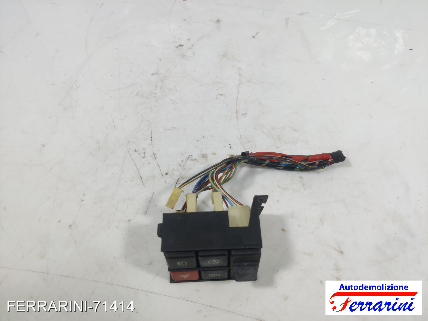 Pulsantiera comando luci quattro frecce FIAT PANDA 141 1992-1996 713548010