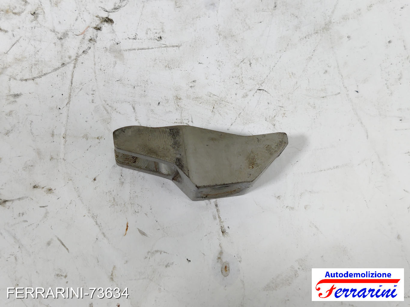 staffa fermo supporto iniettore FIAT BRAVO 2 198 1.6 D MULTIJET 2008-2014