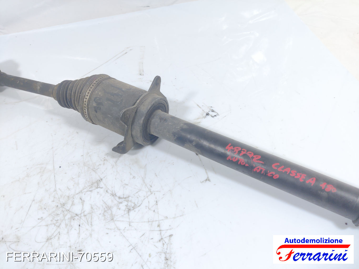 Semiasse MERCEDES CLASSE A W169 A 180 CDI 2004-2012 A1693705672, A1693603272 8