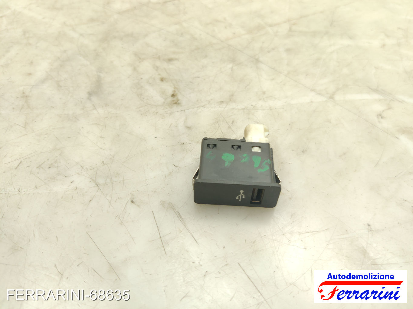 presa USB BMW X1 F48 2015-2023 84106820397, VIMERCATIITALY