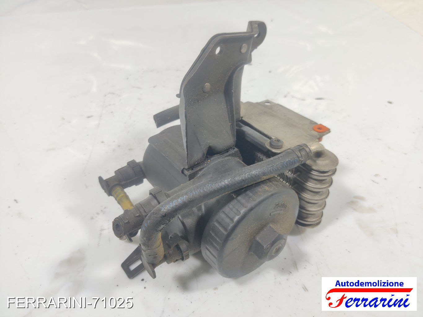radiatore gasolio porta filtro BMW X5 E53 3.0D 2001-2003 13322247411