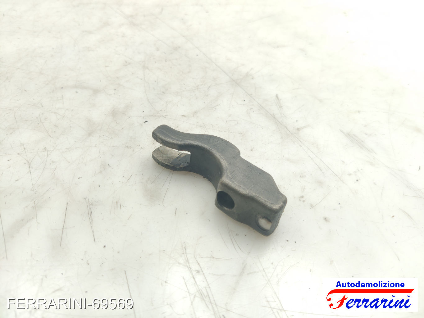 staffa supporto iniettore ALFA ROMEO 159 939 1.9 JTDM 16V 2005-2011 038130216