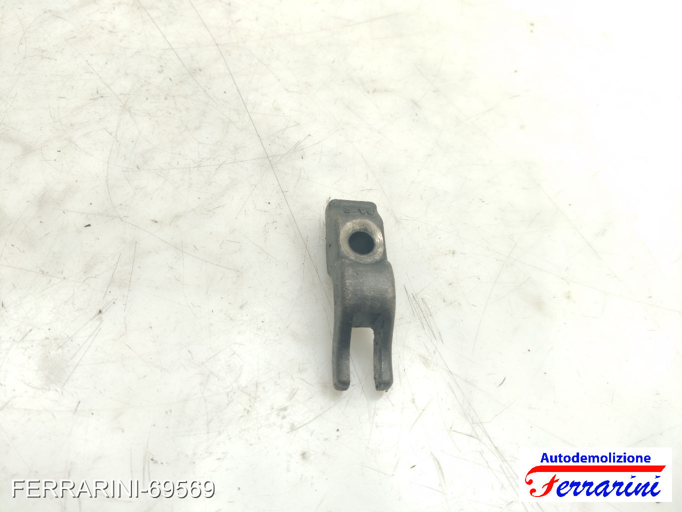 staffa supporto iniettore ALFA ROMEO 159 939 1.9 JTDM 16V 2005-2011 038130216