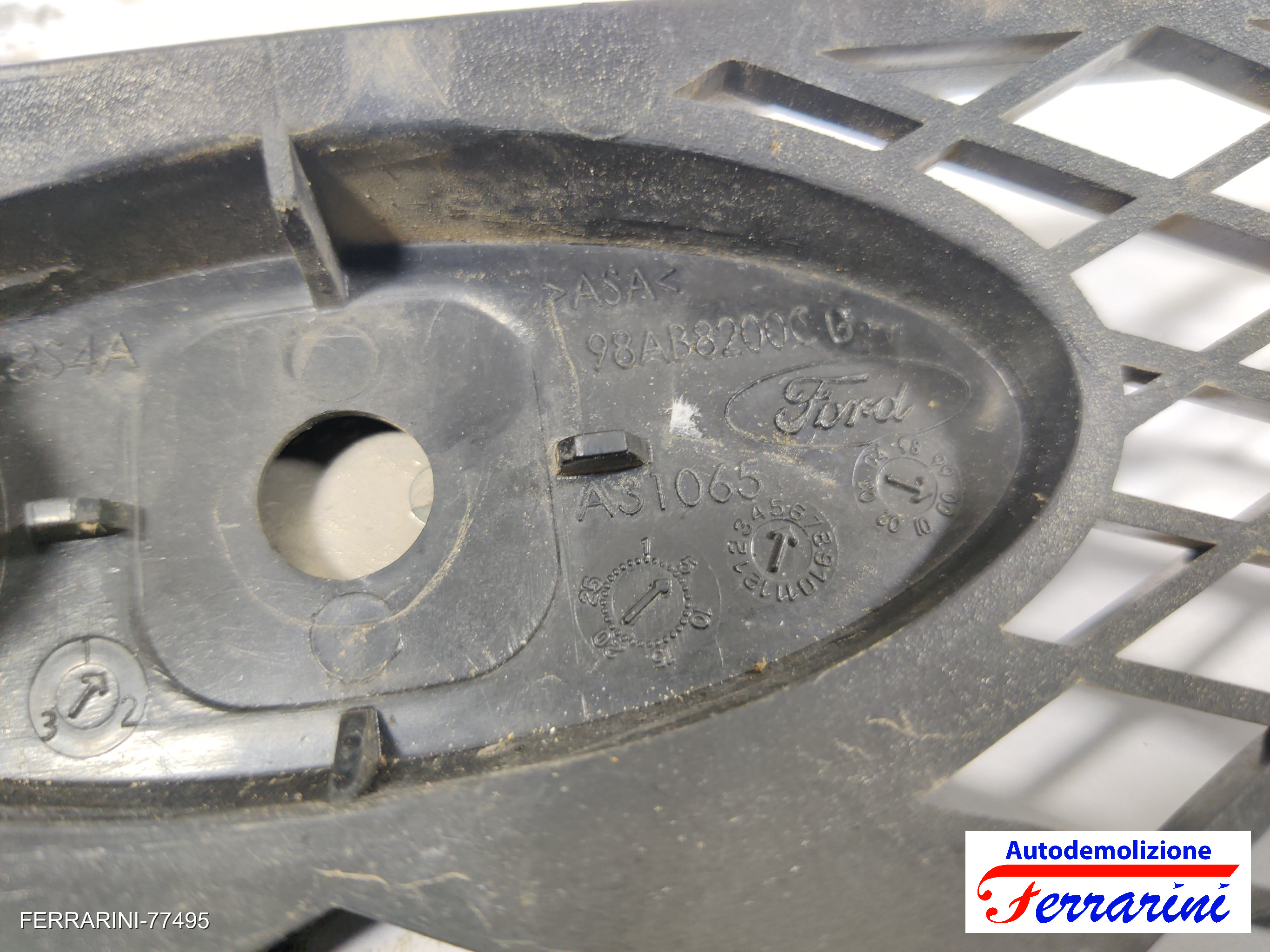Griglia Anteriore FORD FOCUS SW DNW 1999-2004