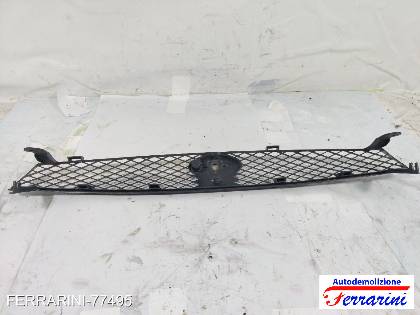 Griglia Anteriore FORD FOCUS SW DNW 1999-2004 11