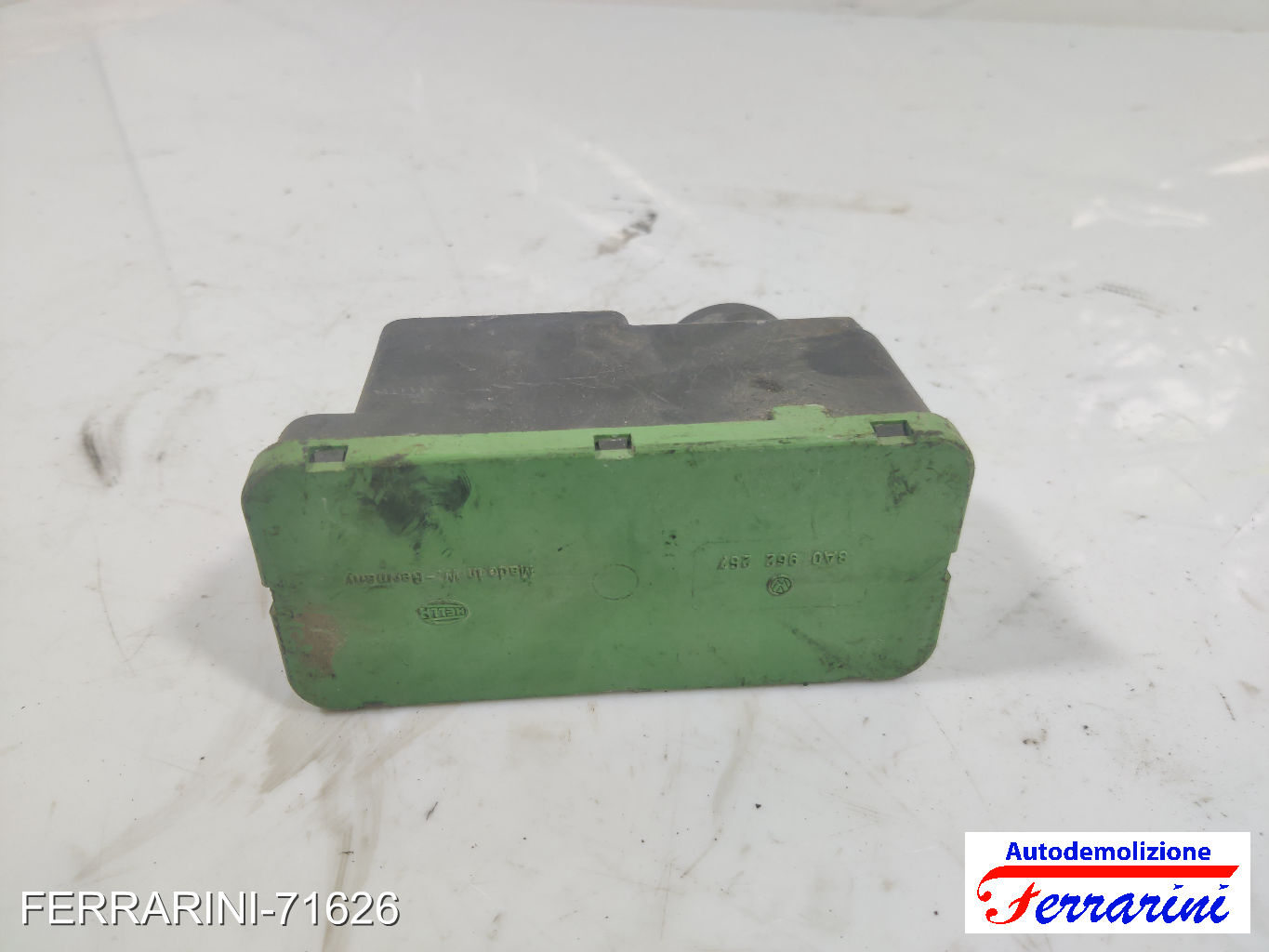 Pompa Compressore Chiusura Centralizzata VW PASSAT VARIANT 35I, 3A5 1988-1997