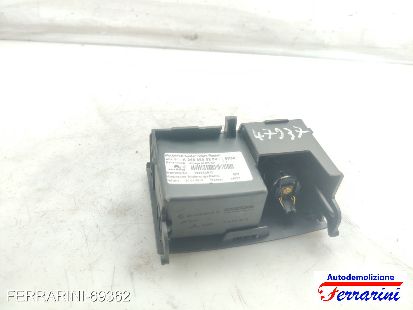 Posacenere MERCEDES CLASSE B W242, W246 2011-2014 A2466800250, 1229438C, 47937 6