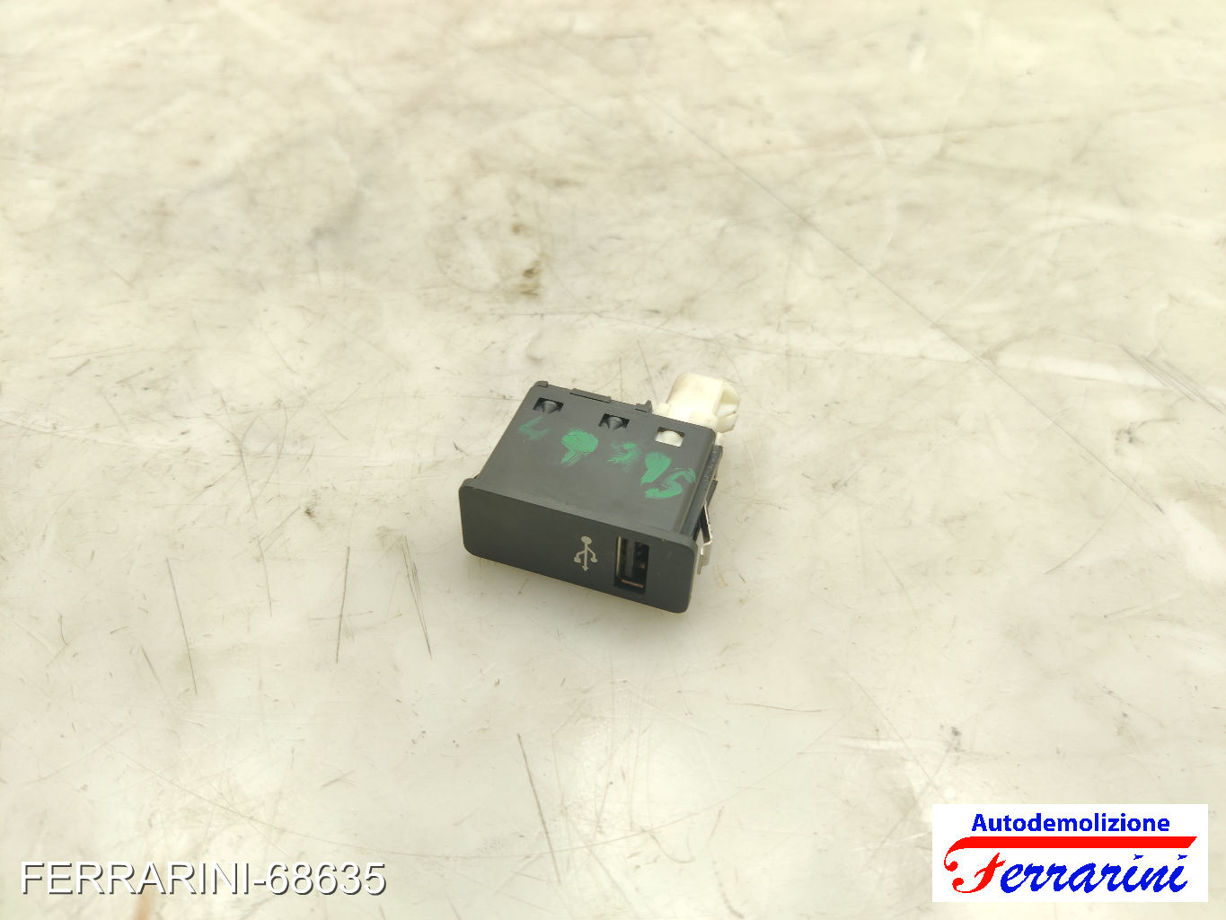 presa USB BMW X1 F48 2015-2023 84106820397, VIMERCATIITALY