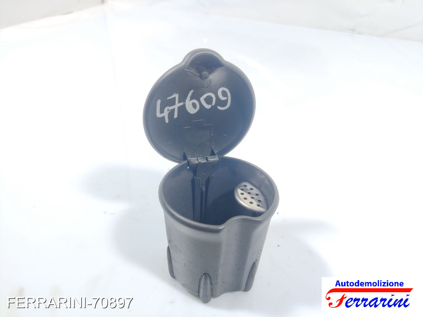 Posacenere RENAULT CLIO 3 BR0/1, CR0/1 2010-2014 8200728639, 47609
