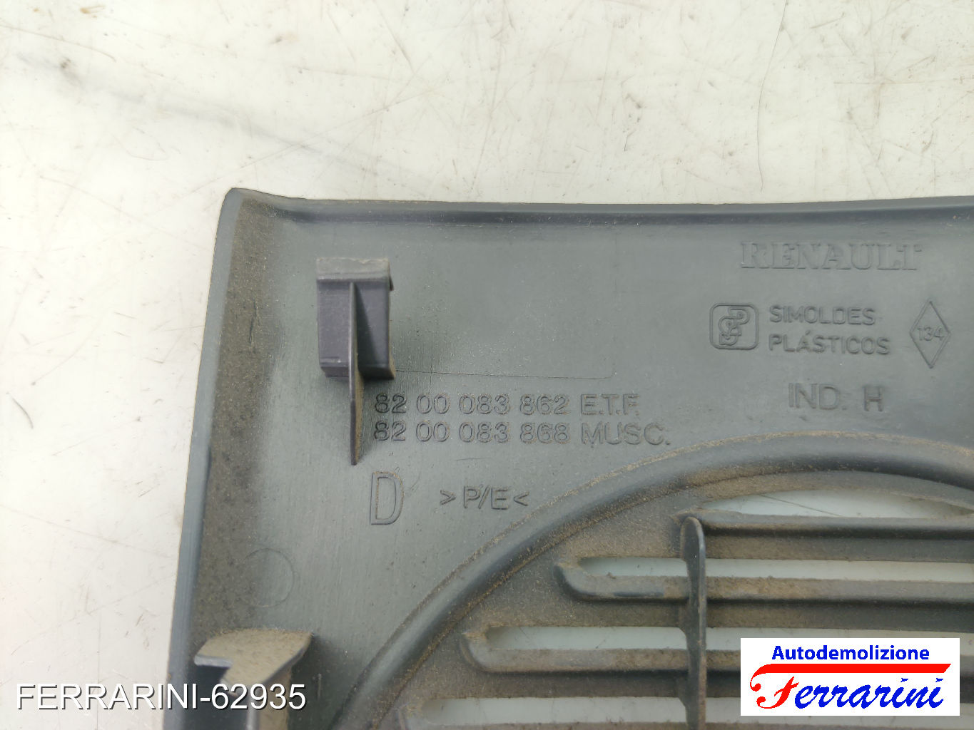 plastica grigia Cassa RENAULT CLIO 2 BB, CB 1998-2010 destro, dx 8200083862