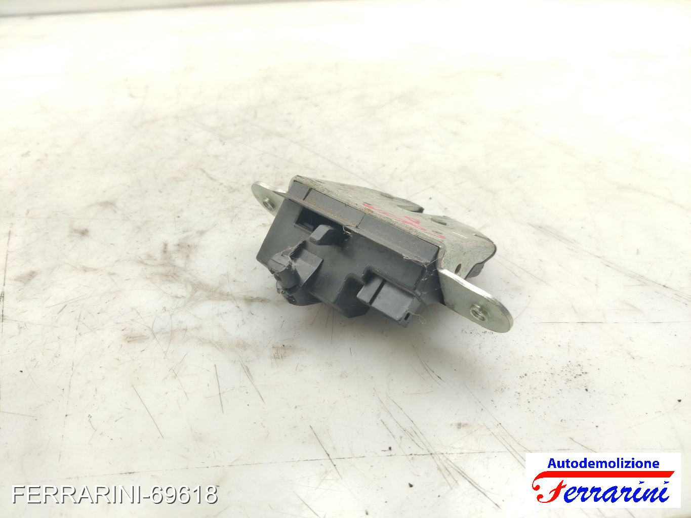 Chiusura Serratura Portellone OPEL MERIVA B S10 2010-2014 13317445, 39021416