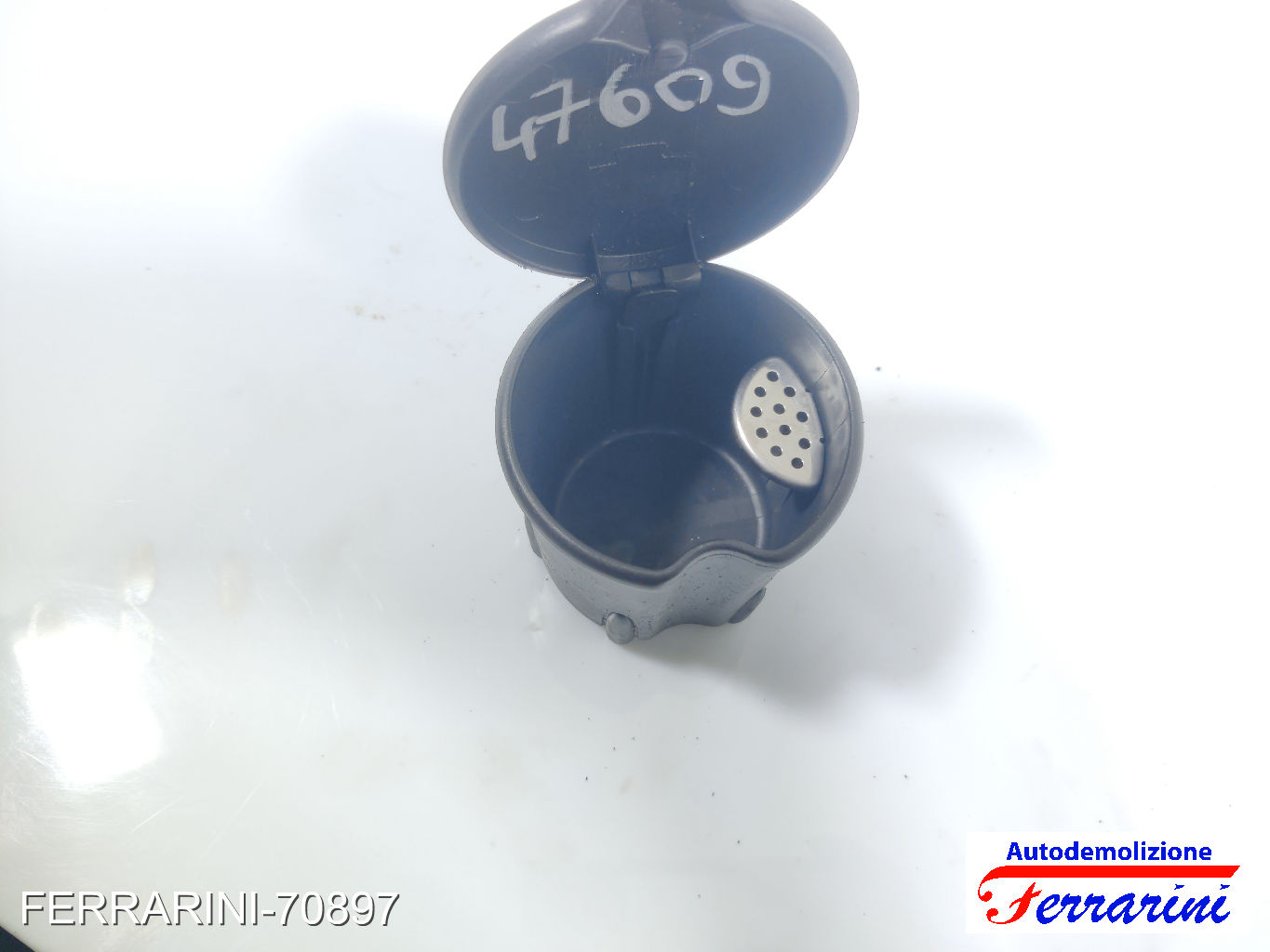 Posacenere RENAULT CLIO 3 BR0/1, CR0/1 2010-2014 8200728639, 47609