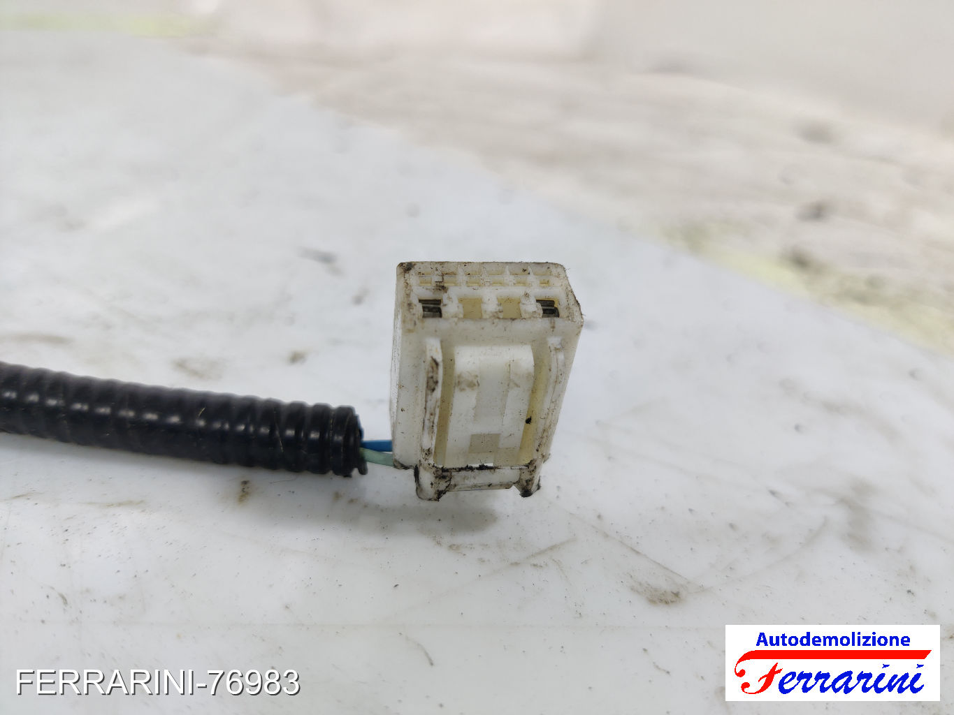 Cablaggio porta anteriore destra TOYOTA IQ J1 1.0 2009-2015 8215174090