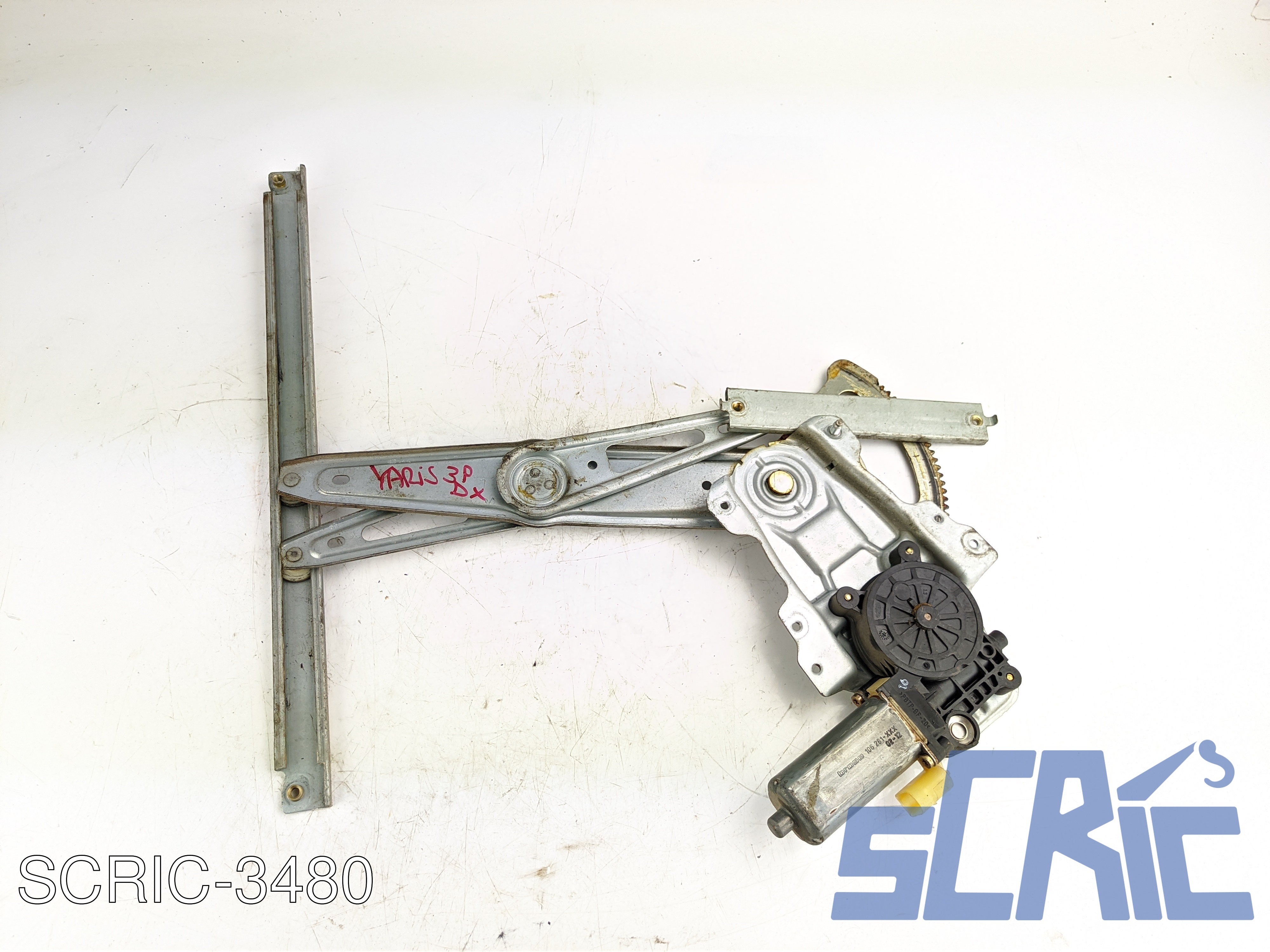 Alzavetro TOYOTA YARIS P1 1999-2005 destro, dx, frontale, anteriore 698100D010