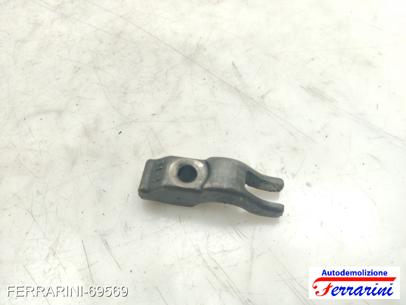 staffa supporto iniettore ALFA ROMEO 159 939 1.9 JTDM 16V 2005-2011 038130216