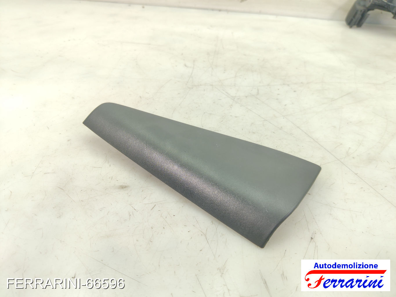 mostrina triangolare interna montante MERCEDES CLASSE B W242, W246 2011-2014