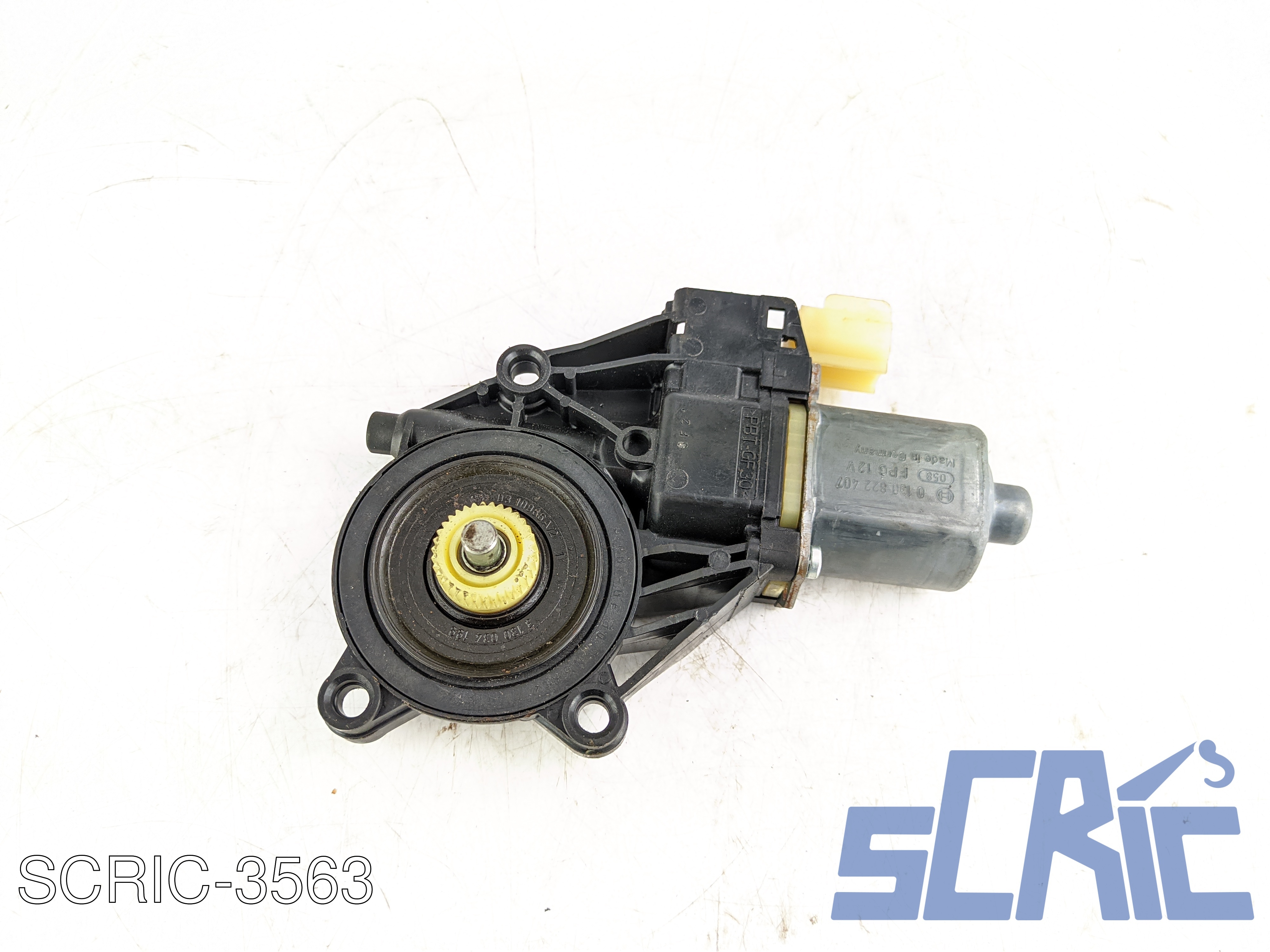 Motorino Alzavetro FORD FIESTA 6 CB1, CCN 1.4 2008-2012 8A6114553A, 0130822407