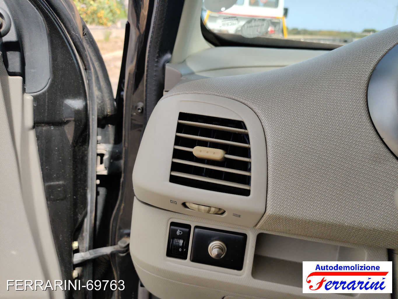 Nissan Micra 3 34