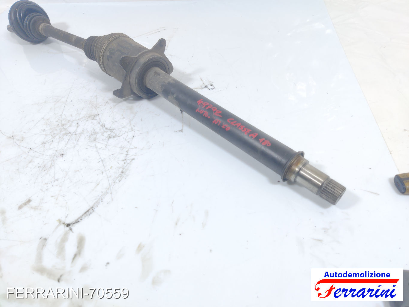 Semiasse MERCEDES CLASSE A W169 A 180 CDI 2004-2012 A1693705672, A1693603272 9