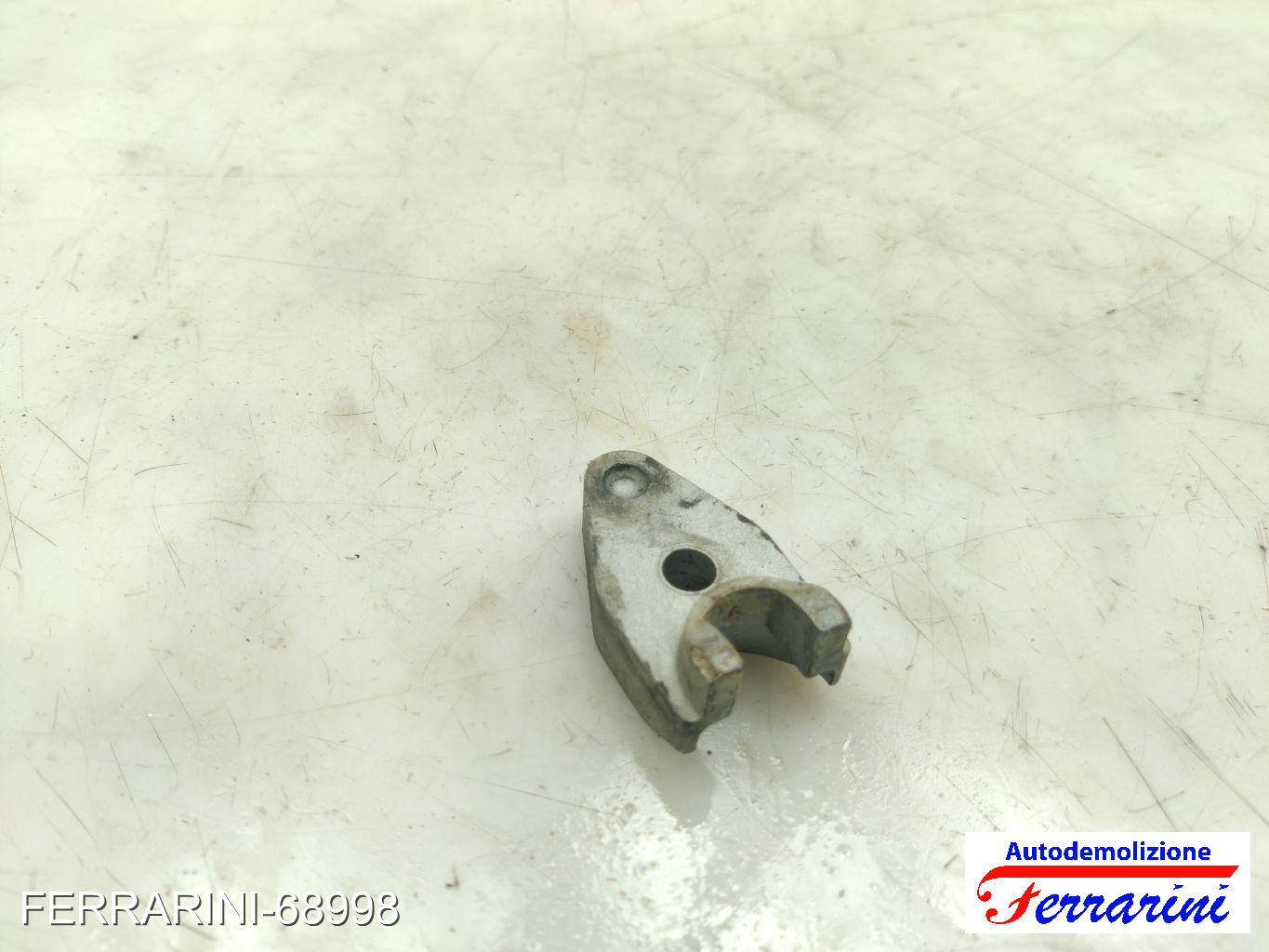 staffa fermo supporto iniettore CFW VW POLO 6C1, 6R1 1.2 TDI 2009-2023 03P130216