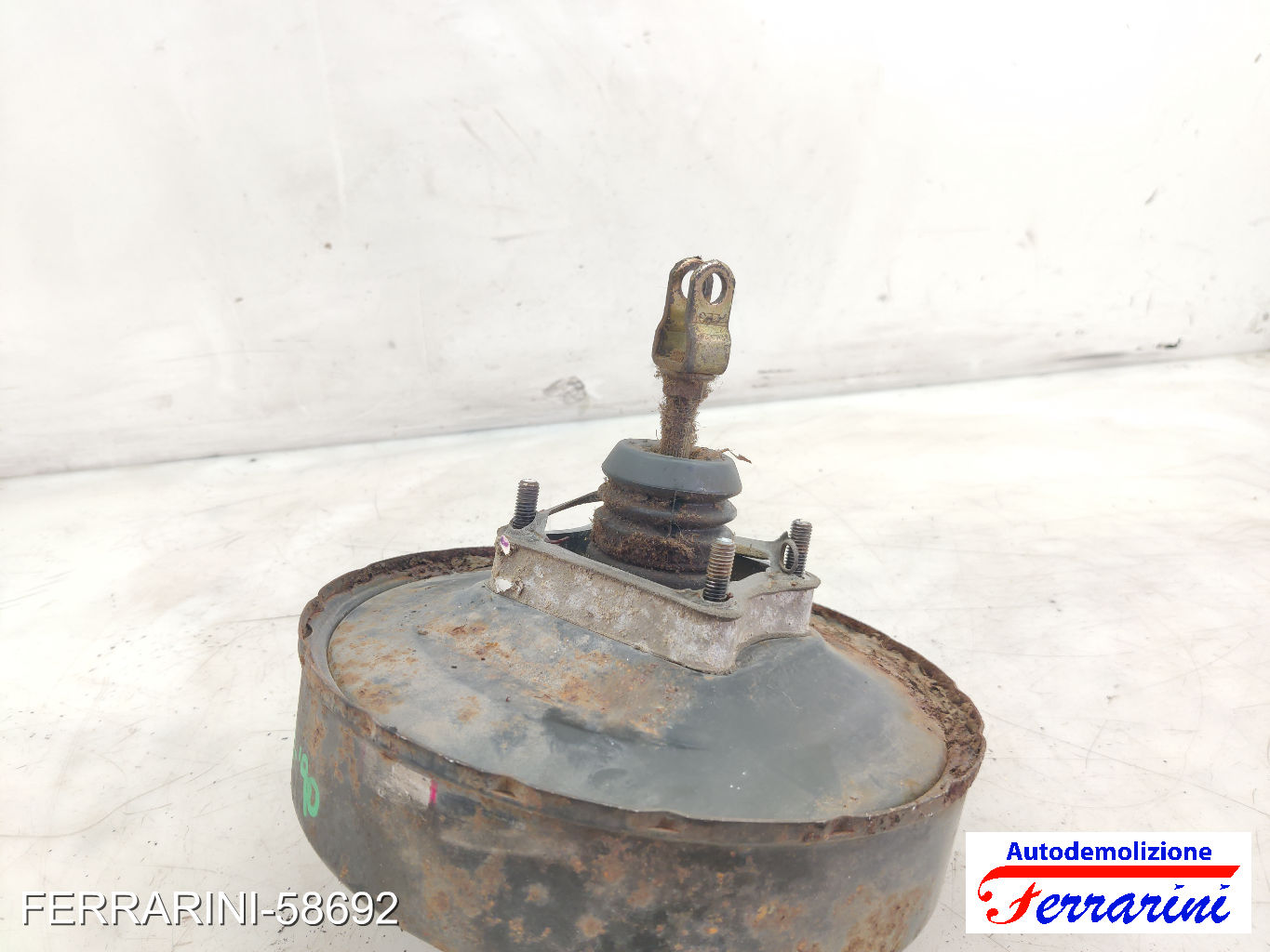 Servofreno MITSUBISHI PAJERO 1 L04G, L14G 2.5 TD 1989-1990 MB534873, MB534872