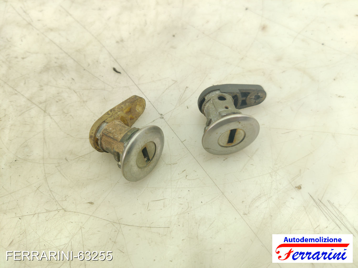 n2 Frutto Serratura Sportello RENAULT TWINGO 1 C06 1996-2007 Sinistra 7701470944 7