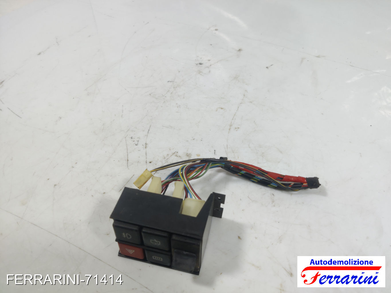 Pulsantiera comando luci quattro frecce FIAT PANDA 141 1992-1996 713548010