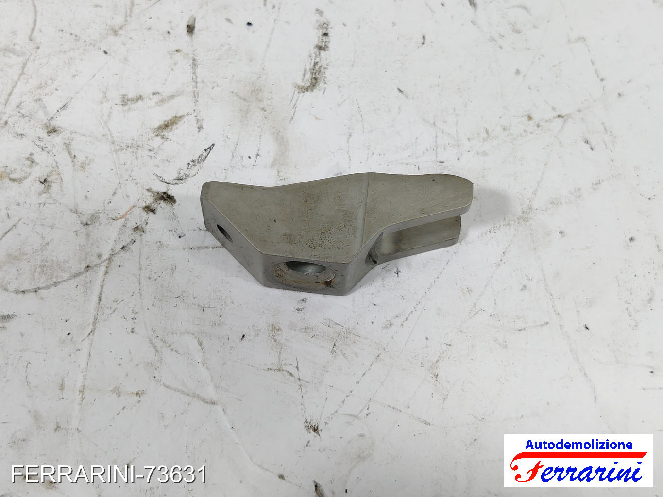 staffa supporto iniettore FIAT BRAVO 2 198 1.6 D MULTIJET 2008-2014 55248609