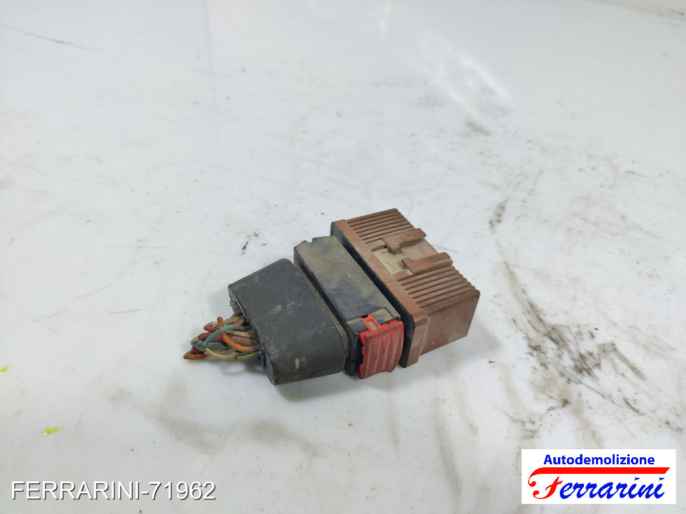Connettore elettrico PEUGEOT 106 2 1A, 1C 1.5 D 1996-2001 6541J6, 9619696580