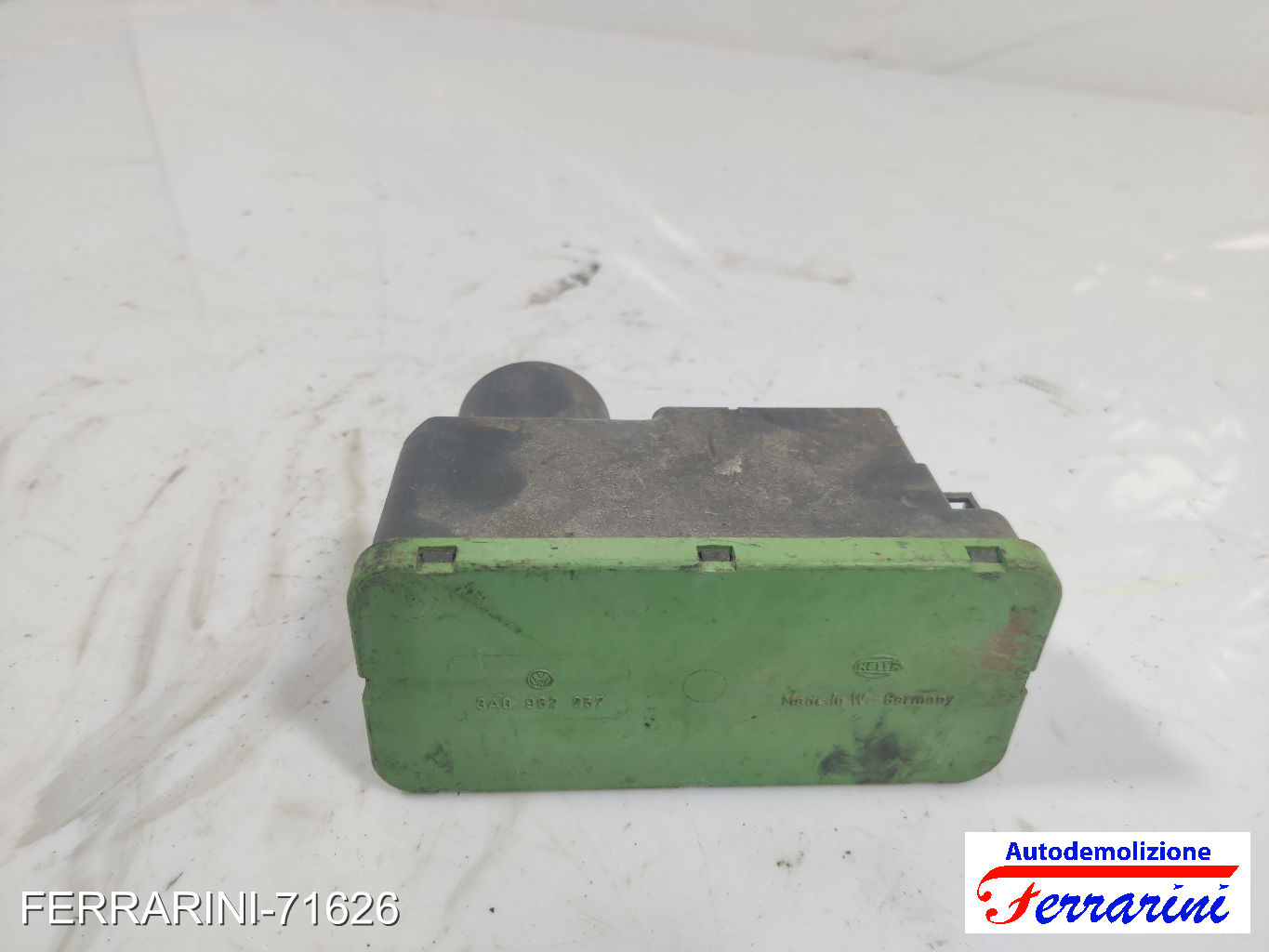 Pompa Compressore Chiusura Centralizzata VW PASSAT VARIANT 35I, 3A5 1988-1997