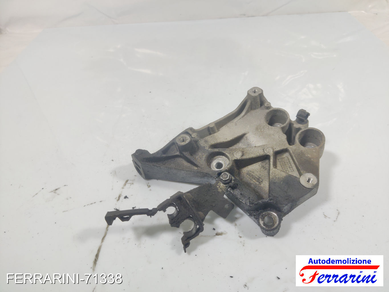 supporto alternatore 940A3000 ALFA ROMEO GIULIETTA 940 1.6 JTDM 2010-2016