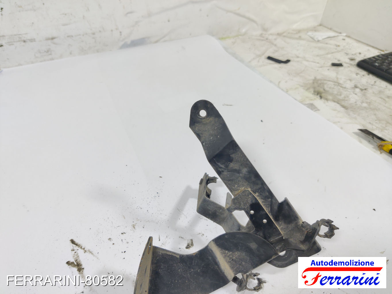 Staffa supporto polmone gpl LANCIA YPSILON 843 1.4 LPG 2010-2011 51792960
