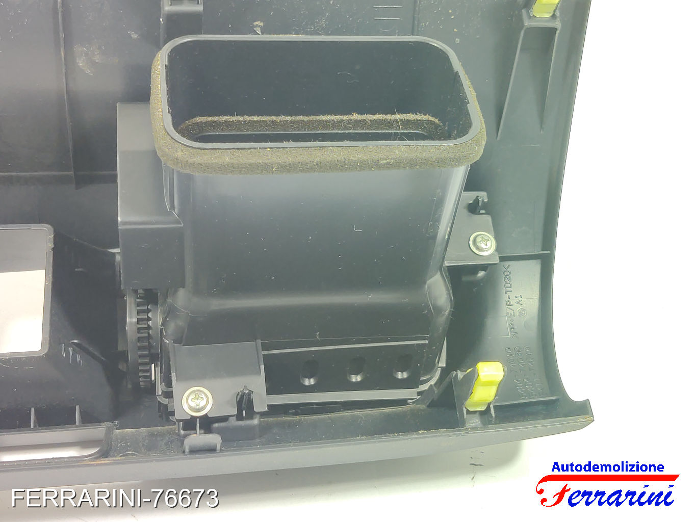 TOYOTA IQ J1 2009-2015 7