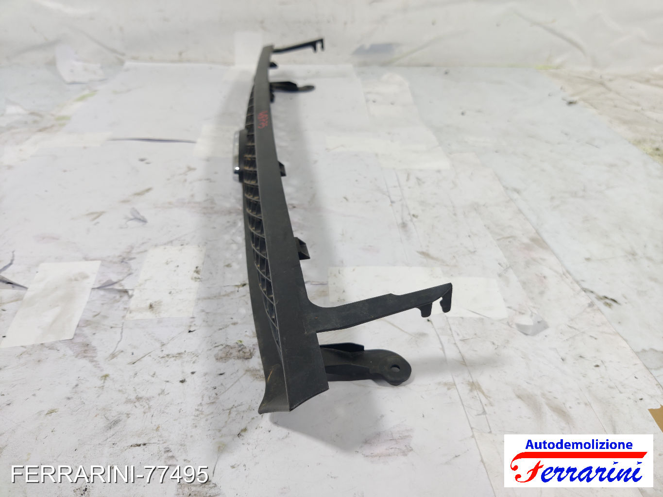Griglia Anteriore FORD FOCUS SW DNW 1999-2004 7