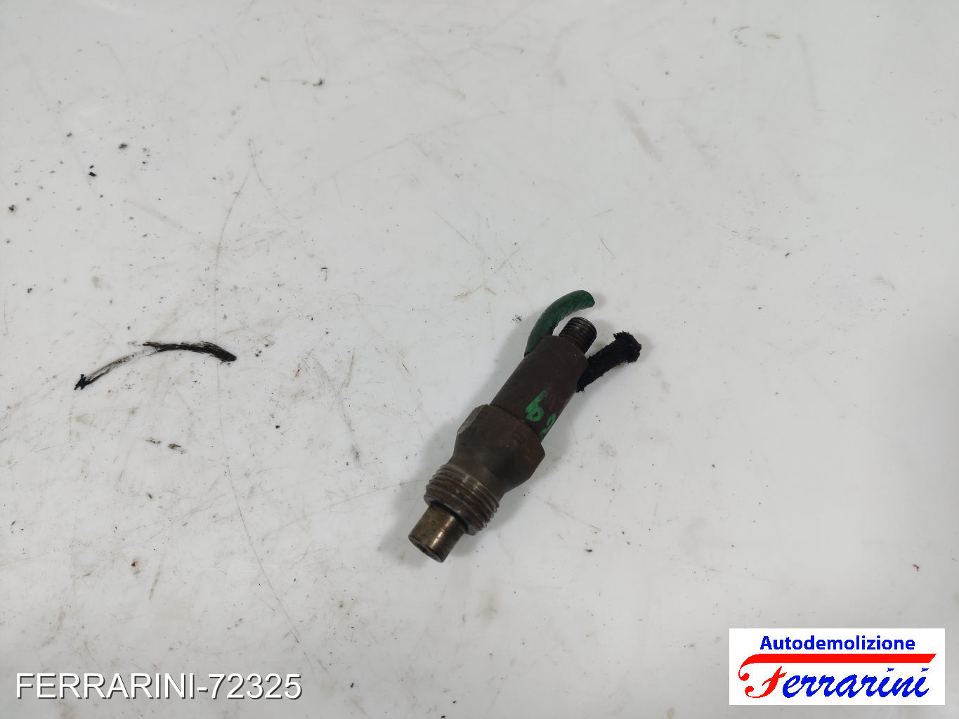 Iniettore RENAULT EXPRESS F40, G40 1.9 D 1994-1998 7701040329, 7700854497