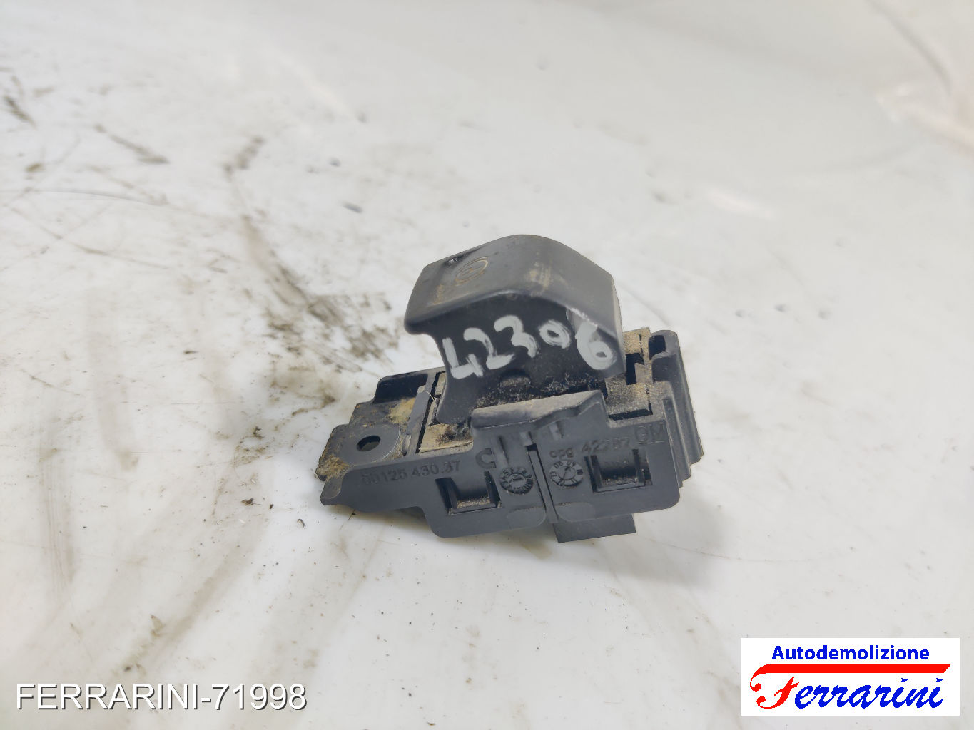 Interruttore Tasto Freno A Mano OPEL INSIGNIA A G09 2008-2017 13271123 8