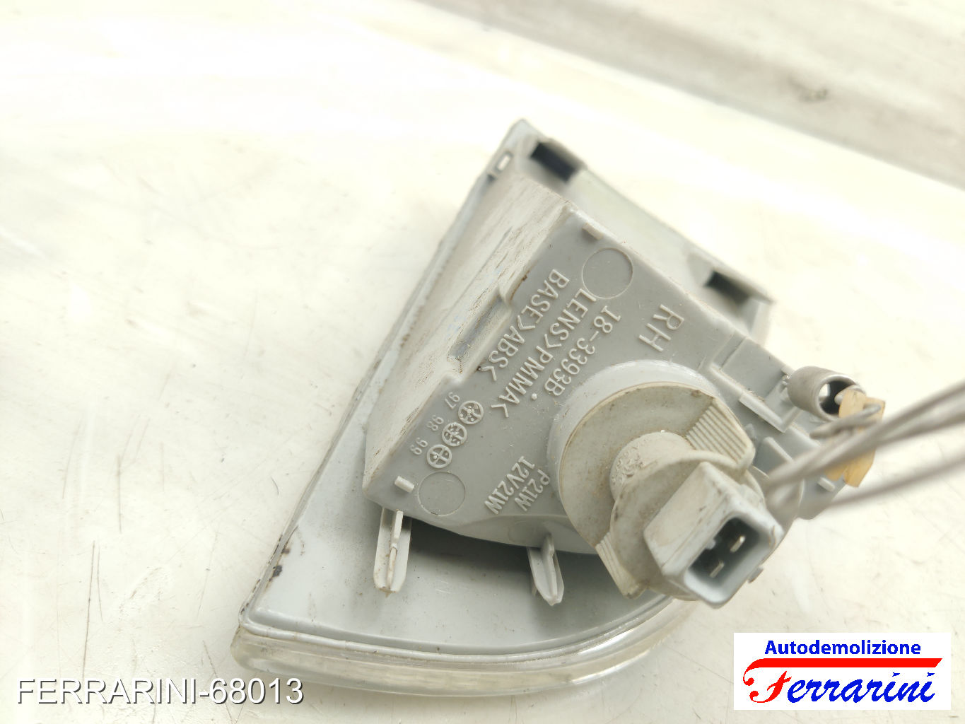 Freccia Direzionale FIAT PUNTO 176 1993-1999 46402657, 7732499