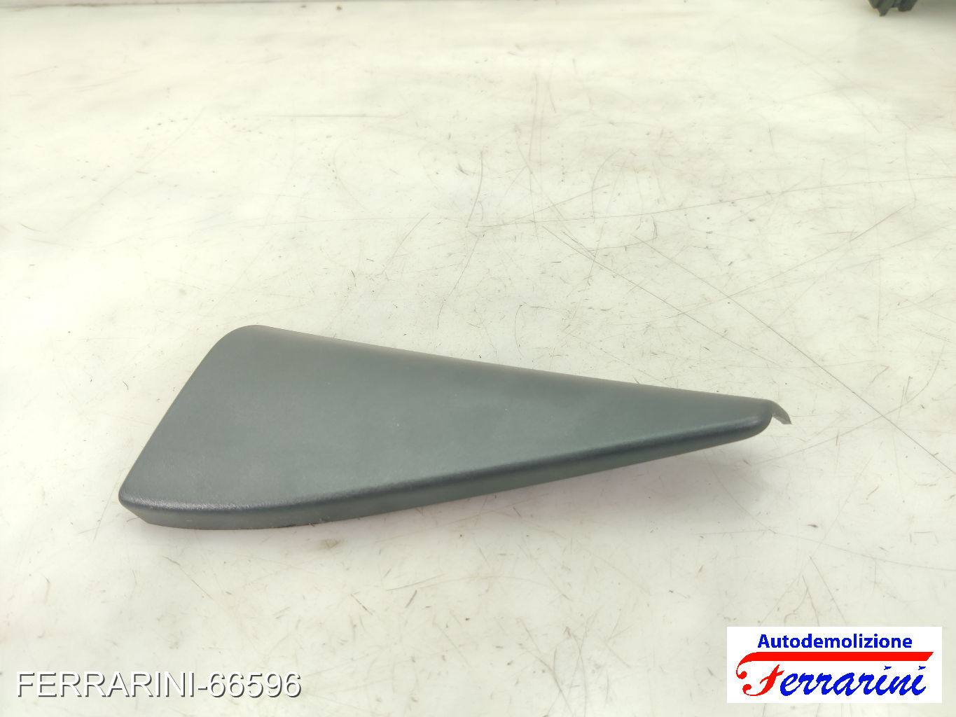 mostrina triangolare interna montante MERCEDES CLASSE B W242, W246 2011-2014