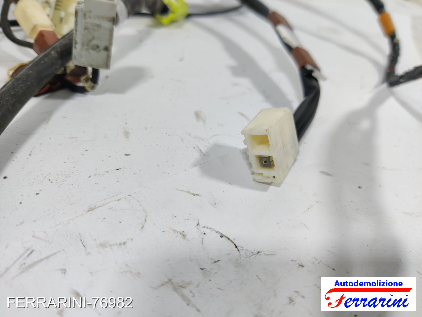 Cablaggio portiera anteriore sinistra TOYOTA IQ J1 1.0 2009-2015 8215274060