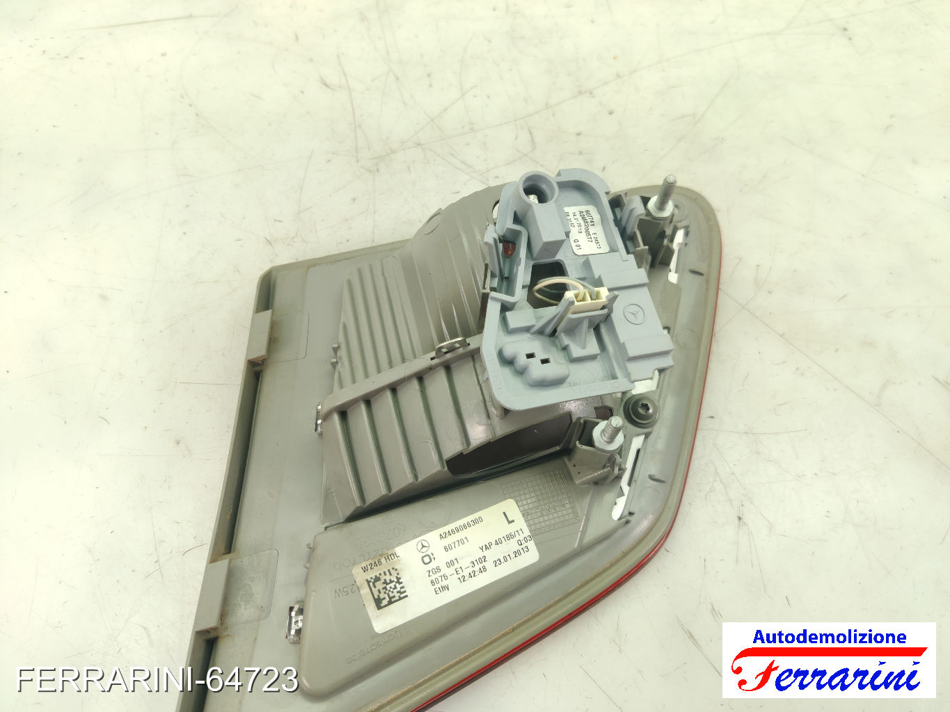 INTERNO PORTELLONE Fanalino Stop Posteriore MERCEDES CLASSE B W242, W246 9