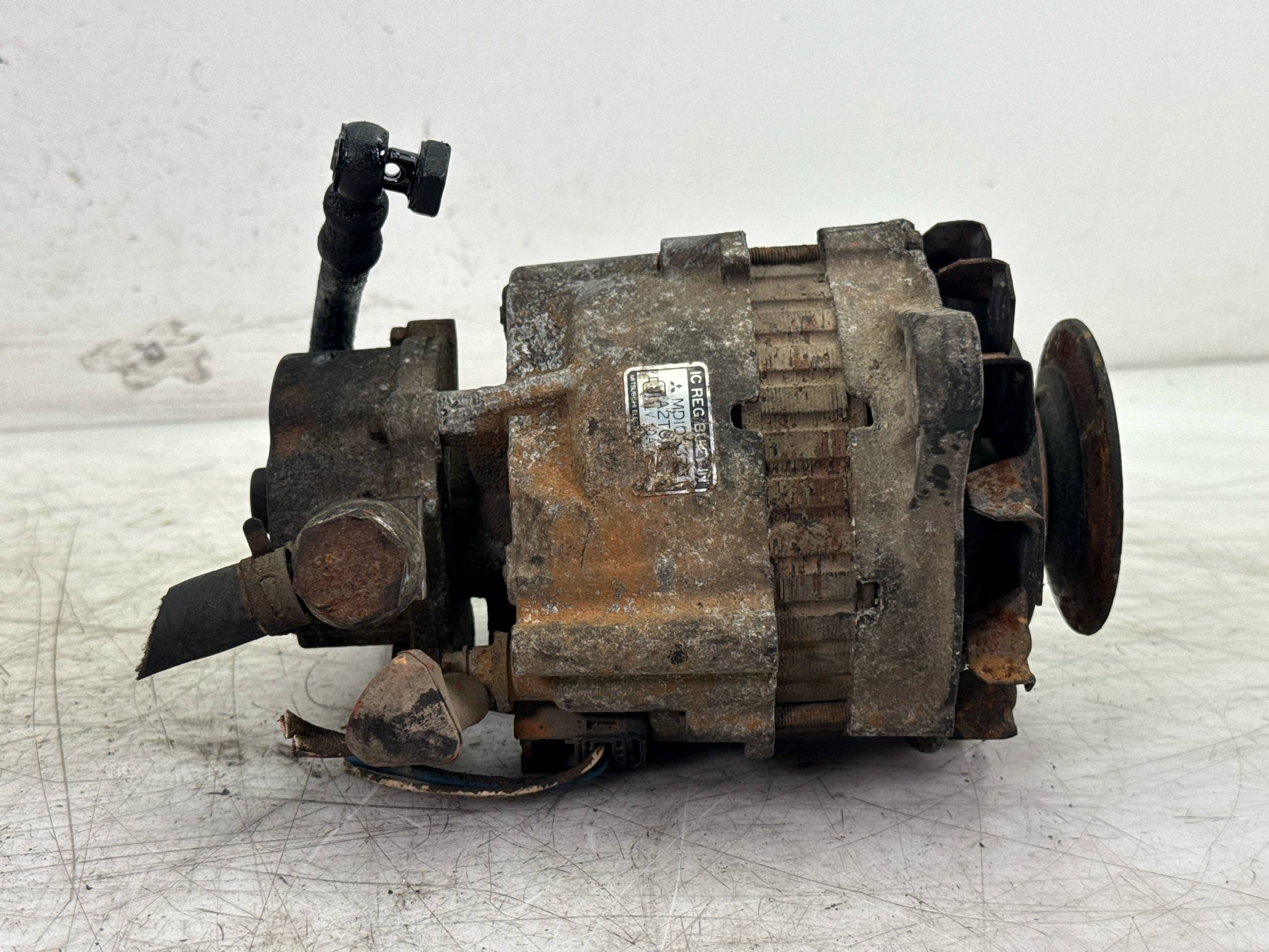 Alternatore MITSUBISHI PAJERO 1 L04G, L14G 2.5 TD 1989-1990 MD103373, 210262A