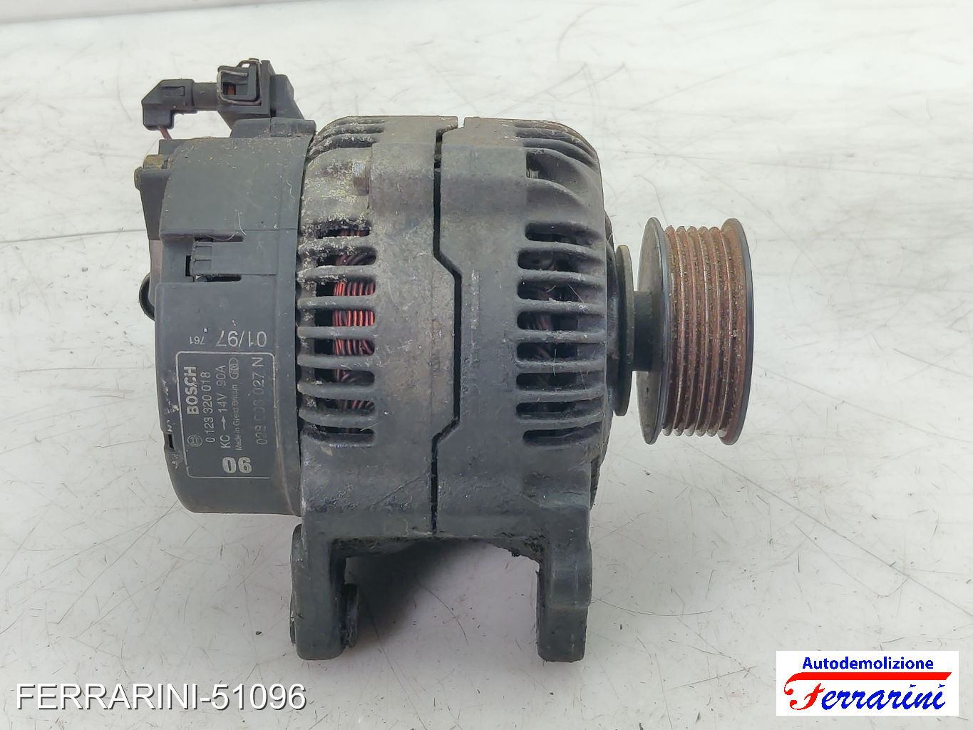 Alternatore VW TRANSPORTER 4 70A, 70H, 7DA, 7DH 2.4 D 1990-1998 0123320018